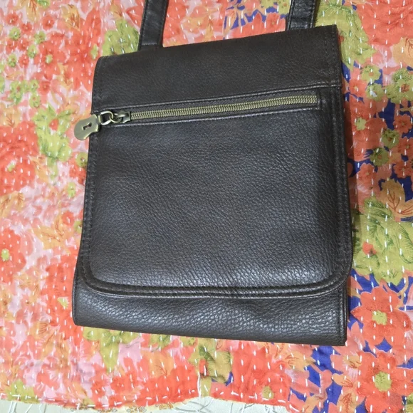 Vintage 2008 Fossil Brown Vinyl Crossbody Purse - Picture 15 of 15